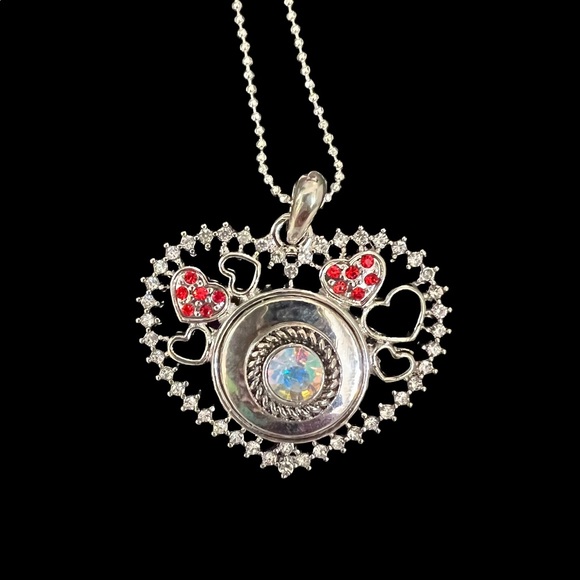 GORGEOUS HEART WITH SMALL RED CRYSTAL HEARTS SNAP BUTTON PENDANT SILVER NECKLACE - Picture 3 of 9